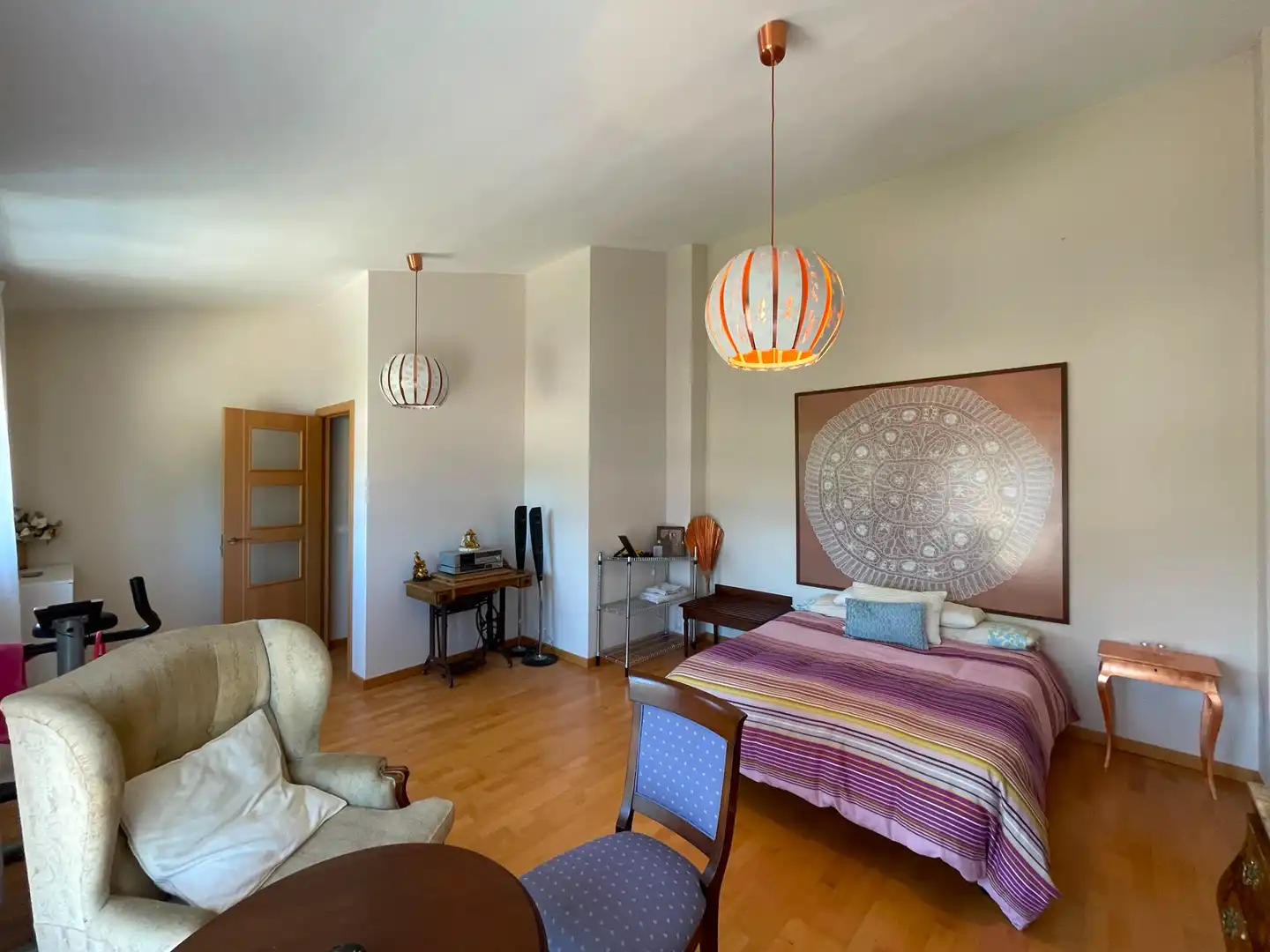 Sala de estar de Casa adosada en venta en San Leonardo de Yagüe con Calefacción, Jardín privado y Parquet