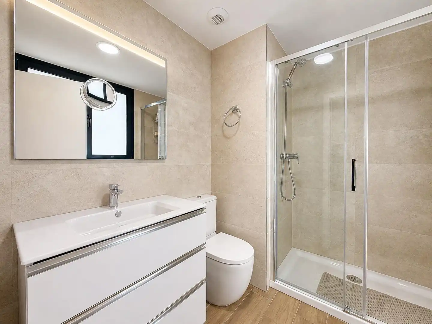 Badezimmer von Wohnung zum Verkauf in Valencia mit Klimaanlage, Terrasse und Abstellraum