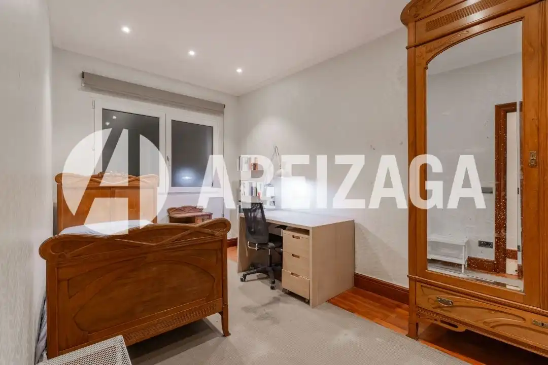 Habitación de Piso en venta en Donostia - San Sebastián  con Calefacción, Terraza y Balcón