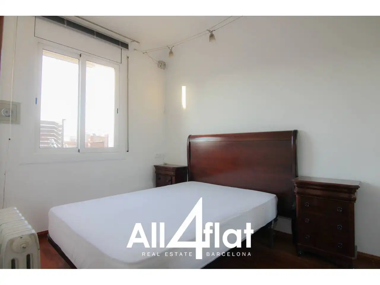Schlafzimmer von Dachboden zur Miete in Barcelona mit Klimaanlage, Parkett und Terrasse