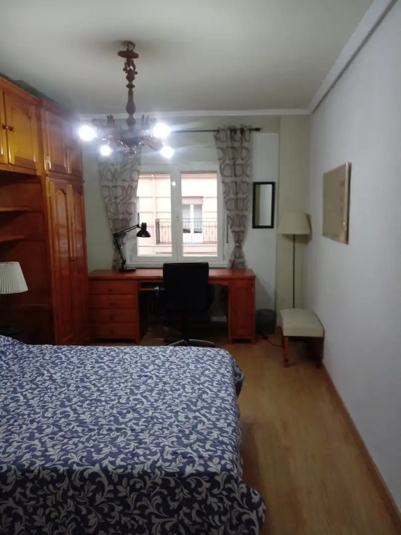 Schlafzimmer von Wohnung zur Miete in Salamanca mit Heizung, Parkett und Möbliert
