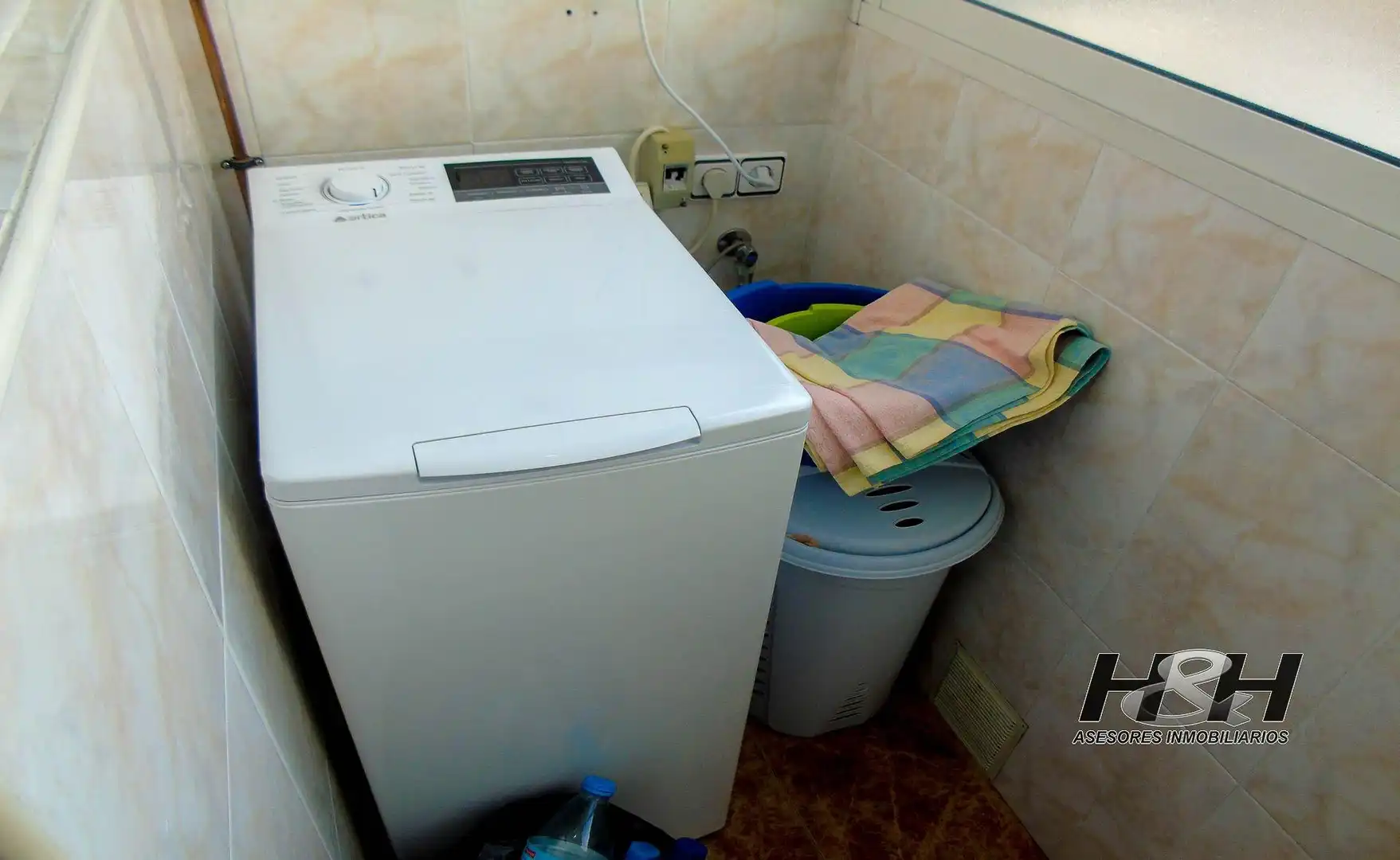 Badezimmer von Wohnung zur Miete in Burjassot mit Klimaanlage, Heizung und Möbliert