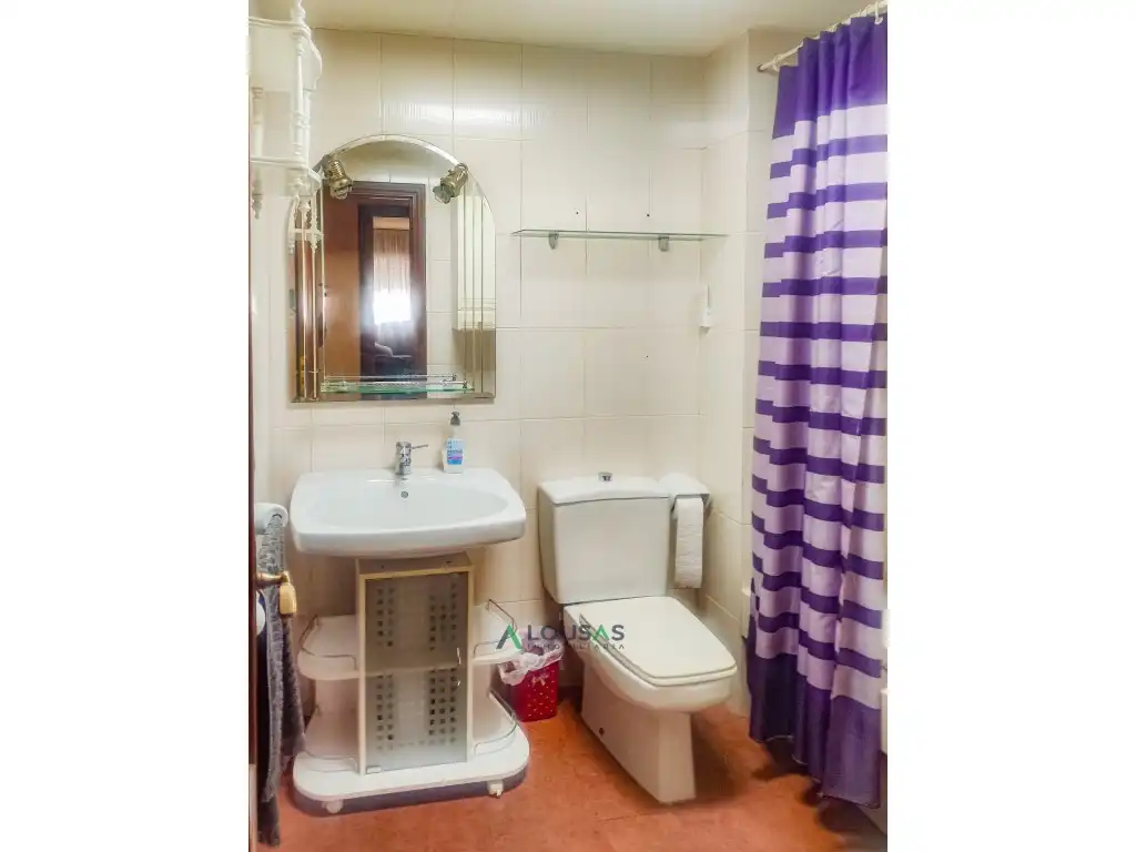 Bathroom of Flat for sale in Sarria