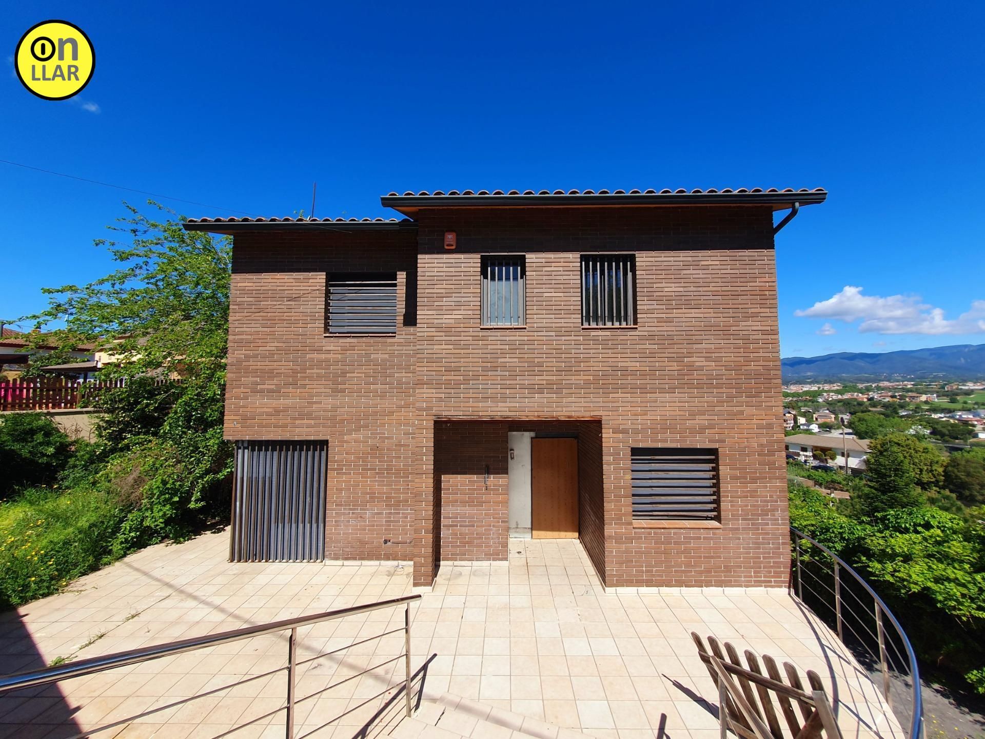 Vista exterior de Casa o xalet en venda en Llinars del Vallès amb Jardí privat, Terrassa i Traster
