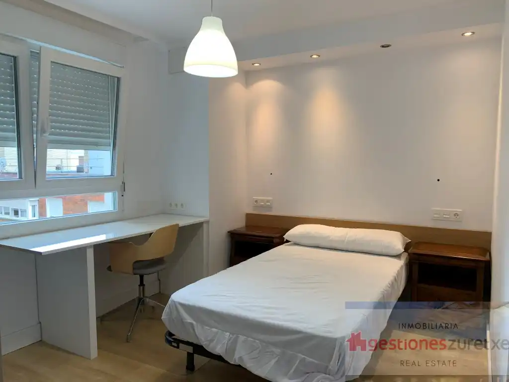 Bedroom of Flat for rent in Bilbao 