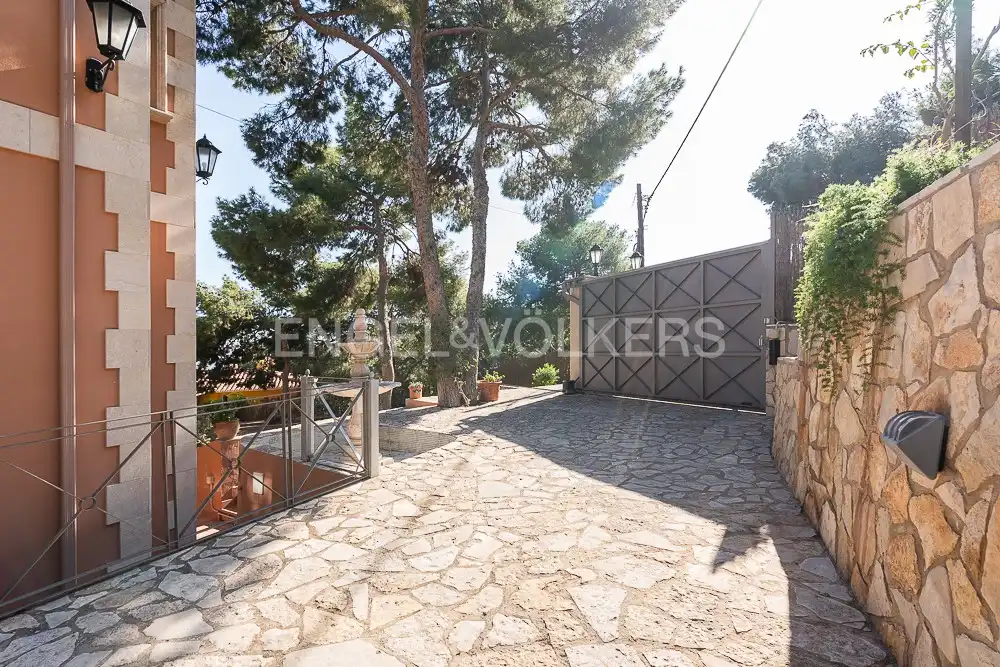 Vista exterior de Casa o xalet en venda en Sagunto / Sagunt amb Calefacció, Jardí privat i Parquet