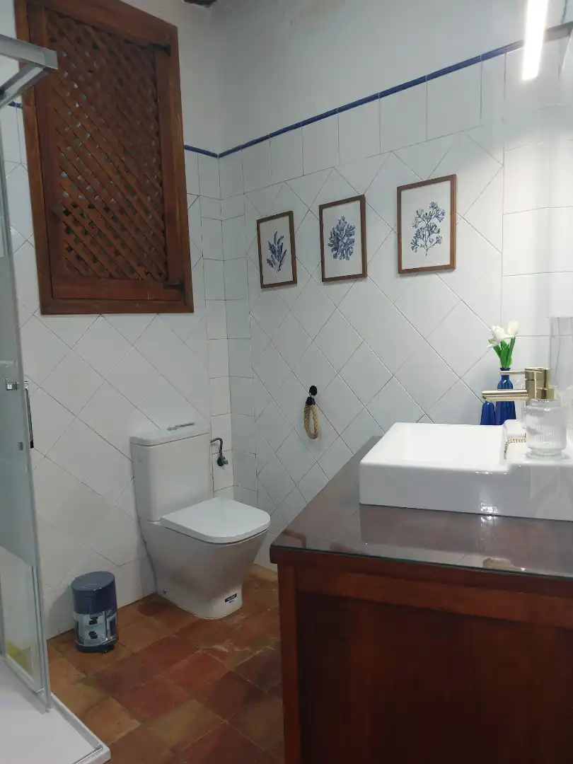 Bany de Apartament de lloguer en Cuenca amb Moblat, Forn i Rentadora