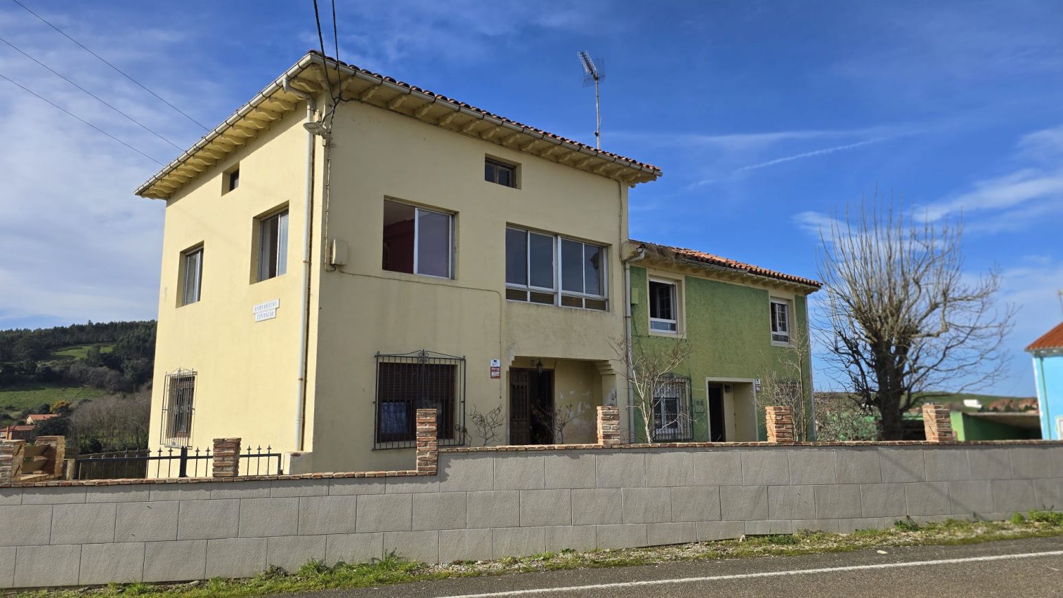 Vista exterior de Casa o chalet en venta en Alfoz de Lloredo con Terraza