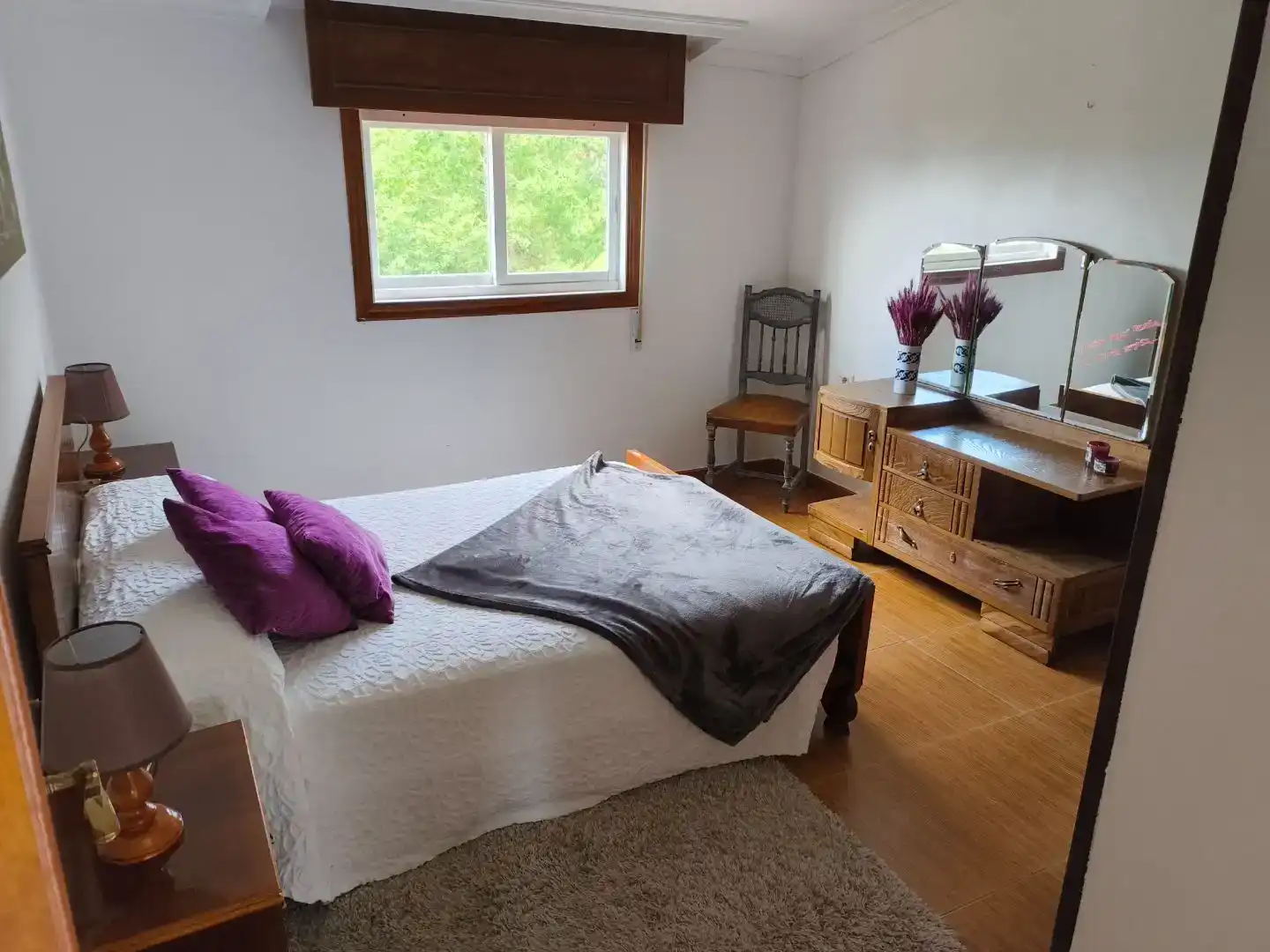 Schlafzimmer von Wohnung zur Miete in Sanxenxo mit Möbliert und Balkon