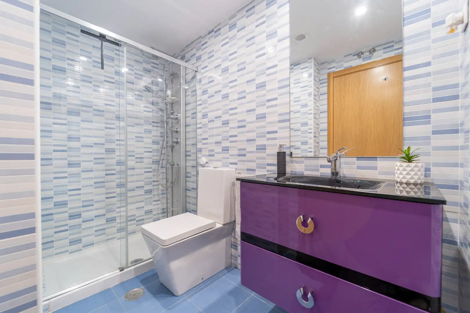 Bathroom of Flat for sale in Móstoles  with Air Conditioner, Heating and Private garden
