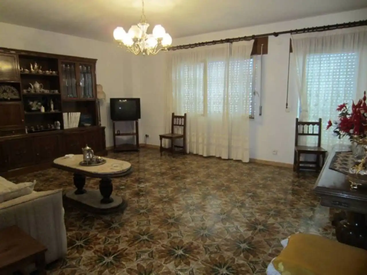 Sala d'estar de Casa o xalet en venda en Fuentes de Oñoro amb Terrassa i Moblat