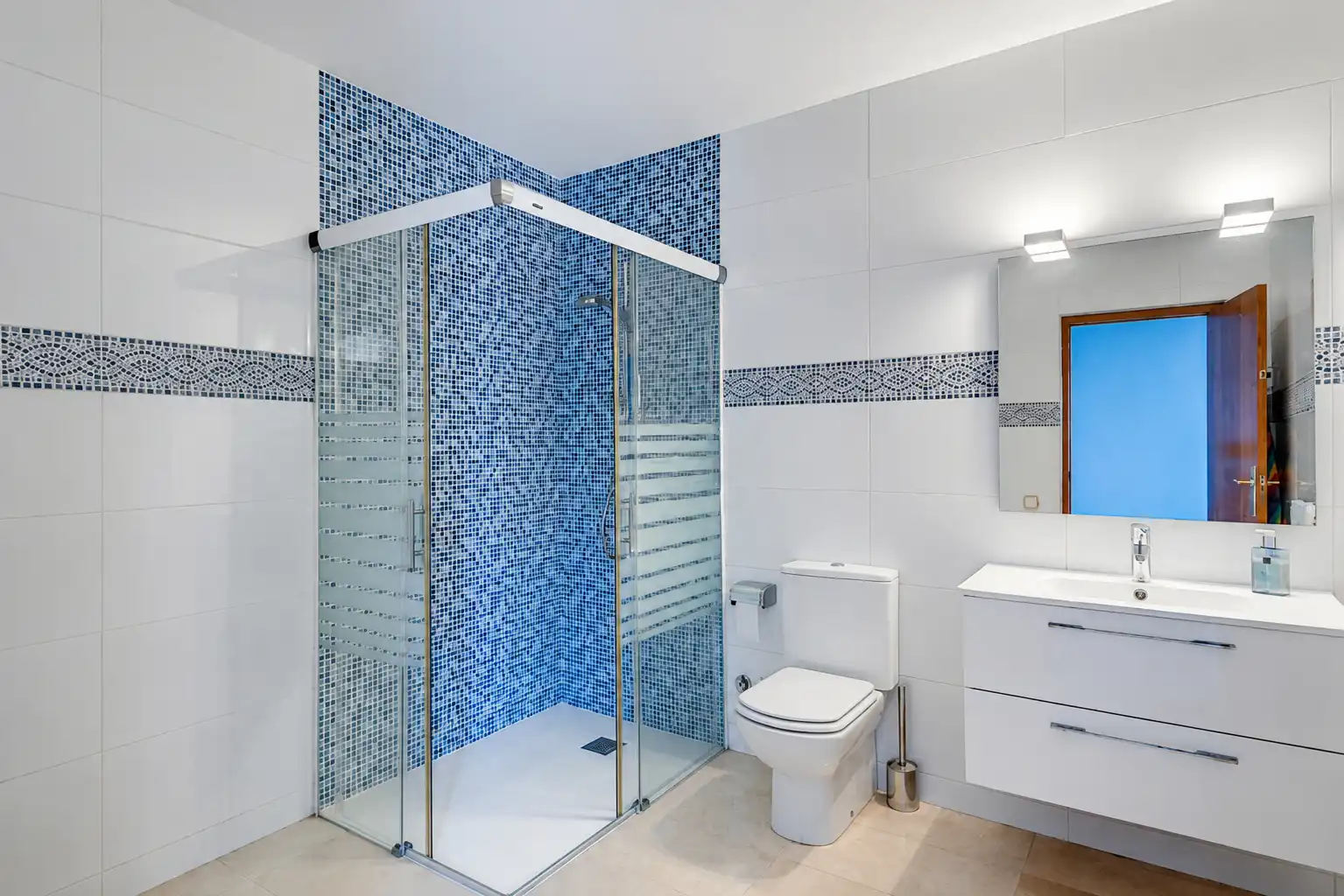 Bathroom of Houses for sale in Sitges  with Air Conditioner, Heating and Private garden