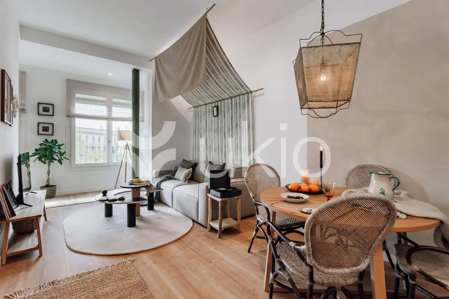 Apartment with lift to rent in Gran Via de les Corts Catalanes, imagen 2