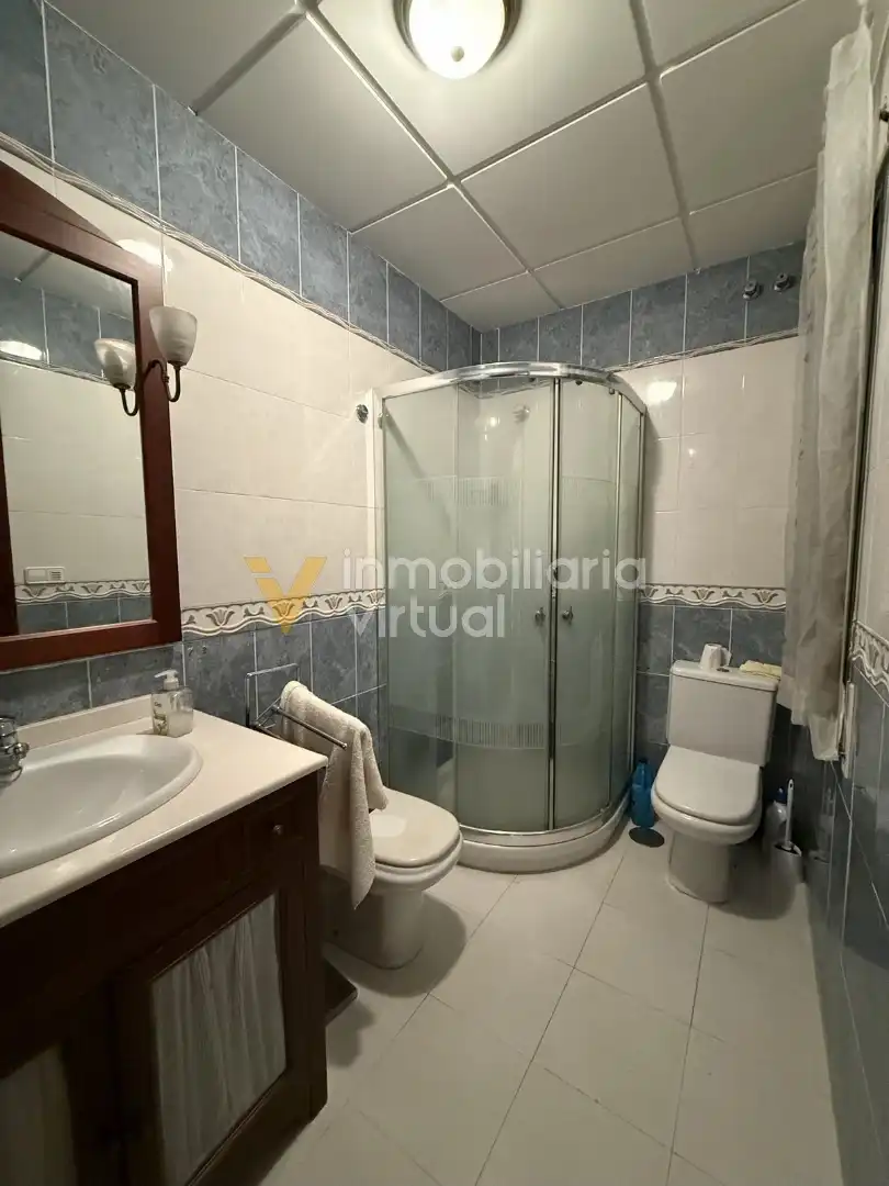 Baño de Piso en venta en Cabra con Aire acondicionado, Calefacción y Amueblado
