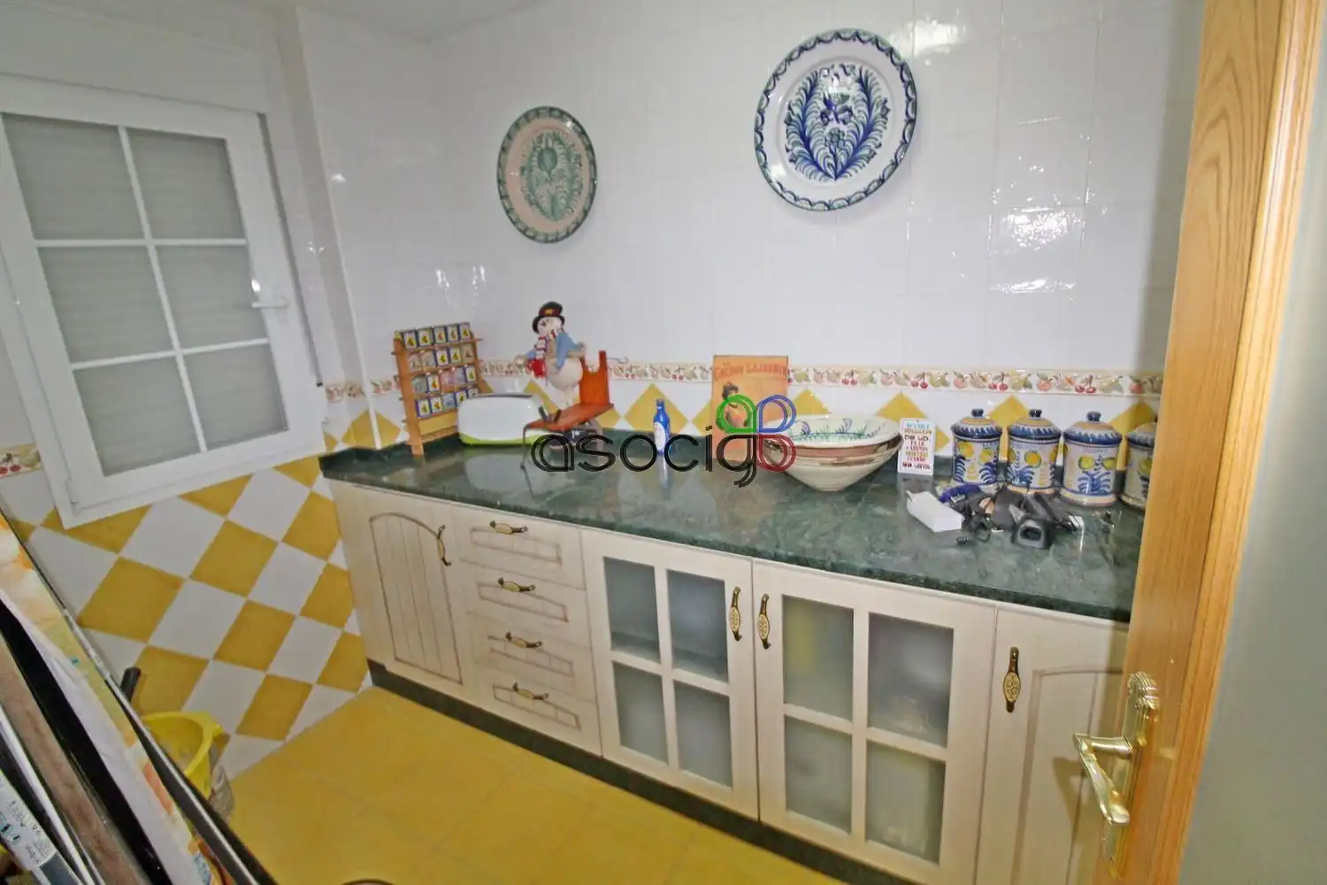 Cuina de Casa o xalet en venda en Guadalajara amb Calefacció, Terrassa i Piscina