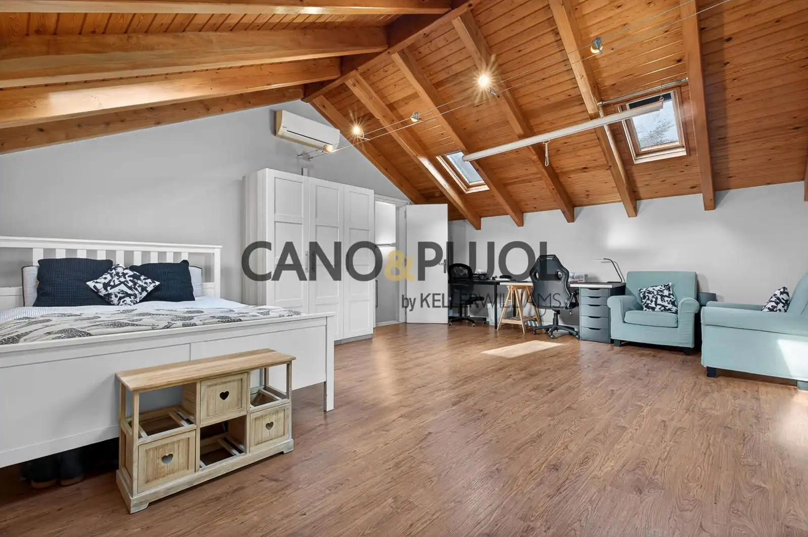 Sala d'estar de Casa o xalet en venda en Sant Cugat del Vallès amb Aire condicionat, Calefacció i Terrassa