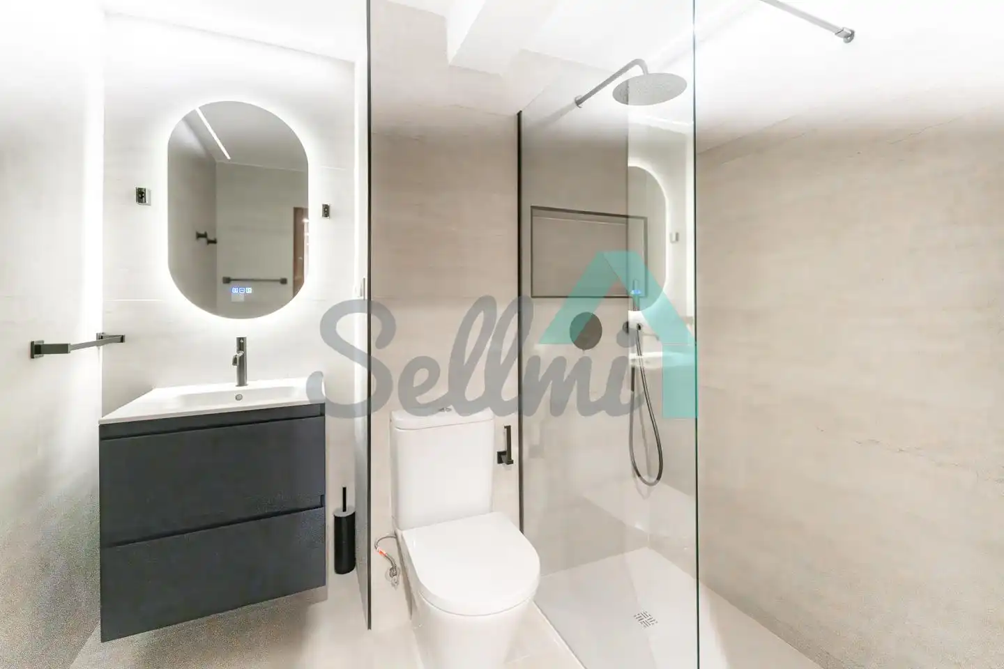 Baño de Piso de alquiler en Gijón  con Calefacción y Amueblado