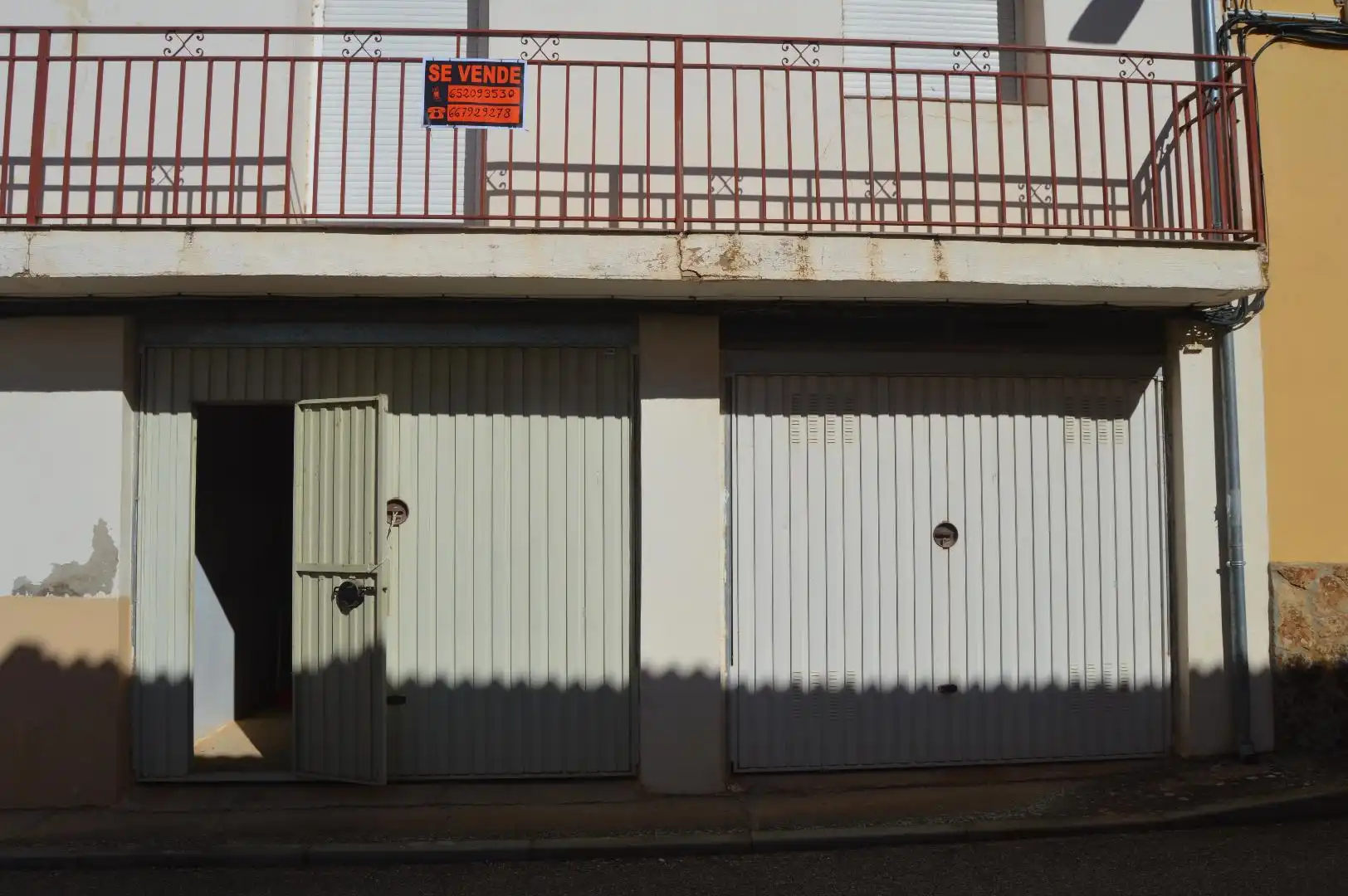 Vista exterior de Casa adosada en venta en Santa María de Huerta con Amueblado
