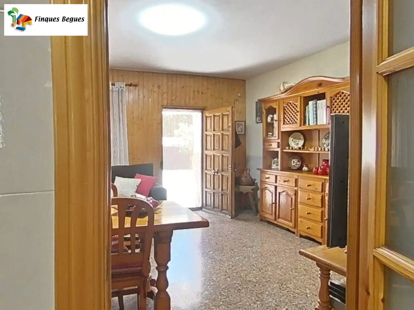 Sala d'estar de Finca rústica en venda en Begues amb Calefacció, Jardí privat i Moblat