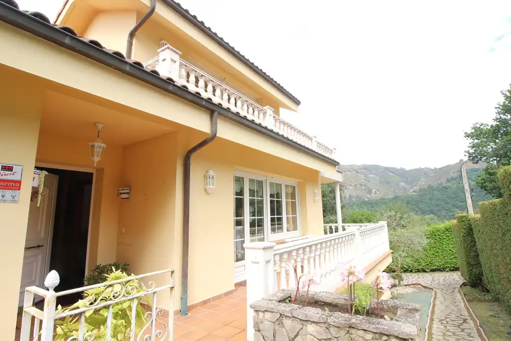 Terraza de Casa o chalet en venta en Parres con Piscina y Amueblado