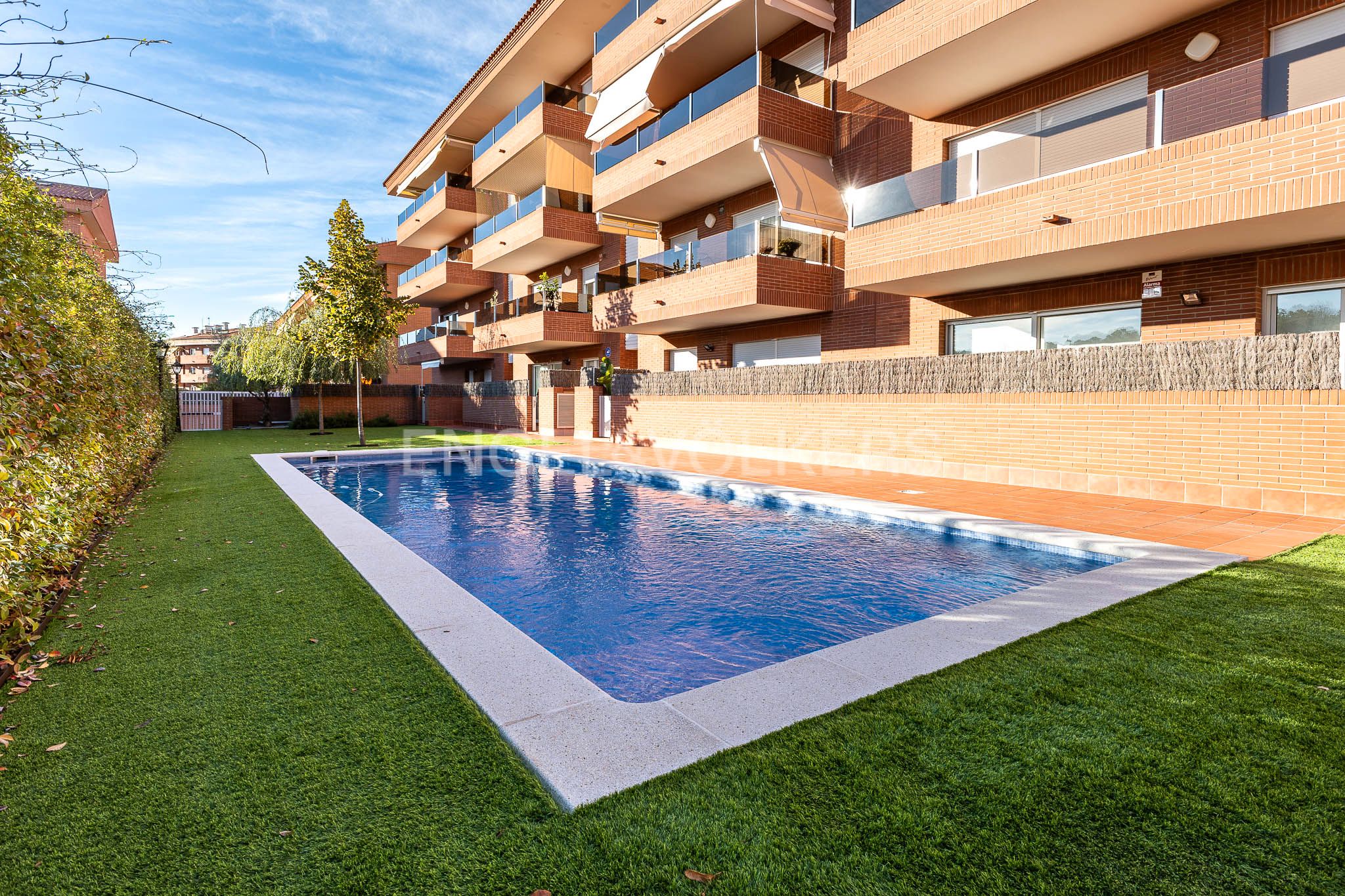 Schwimmbecken von Wohnungen zum verkauf in Sant Quirze del Vallès mit Klimaanlage, Heizung und Privatgarten