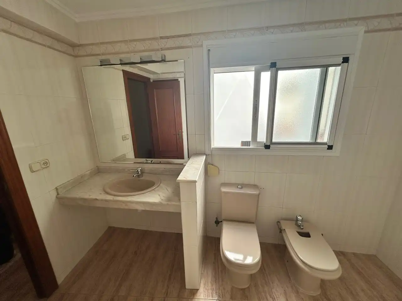 Baño de Piso de alquiler en Alaquàs con Horno, Balcón y Alarma