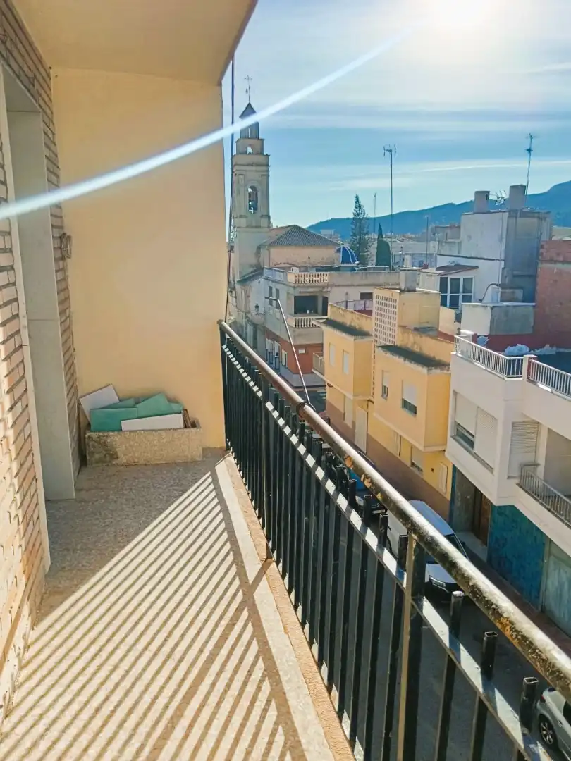 Vista exterior de Piso en venta en Llaurí con Balcón