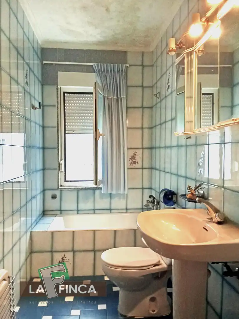 Bathroom of Flat for sale in Avilés  with Heating and Furnished