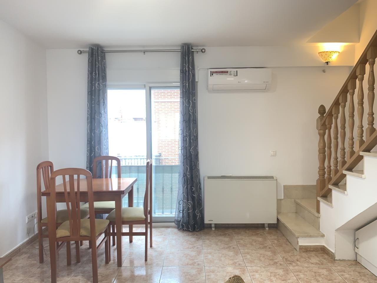 Dormitori de Dúplex de lloguer en Cobeña amb Aire condicionat, Calefacció i Moblat