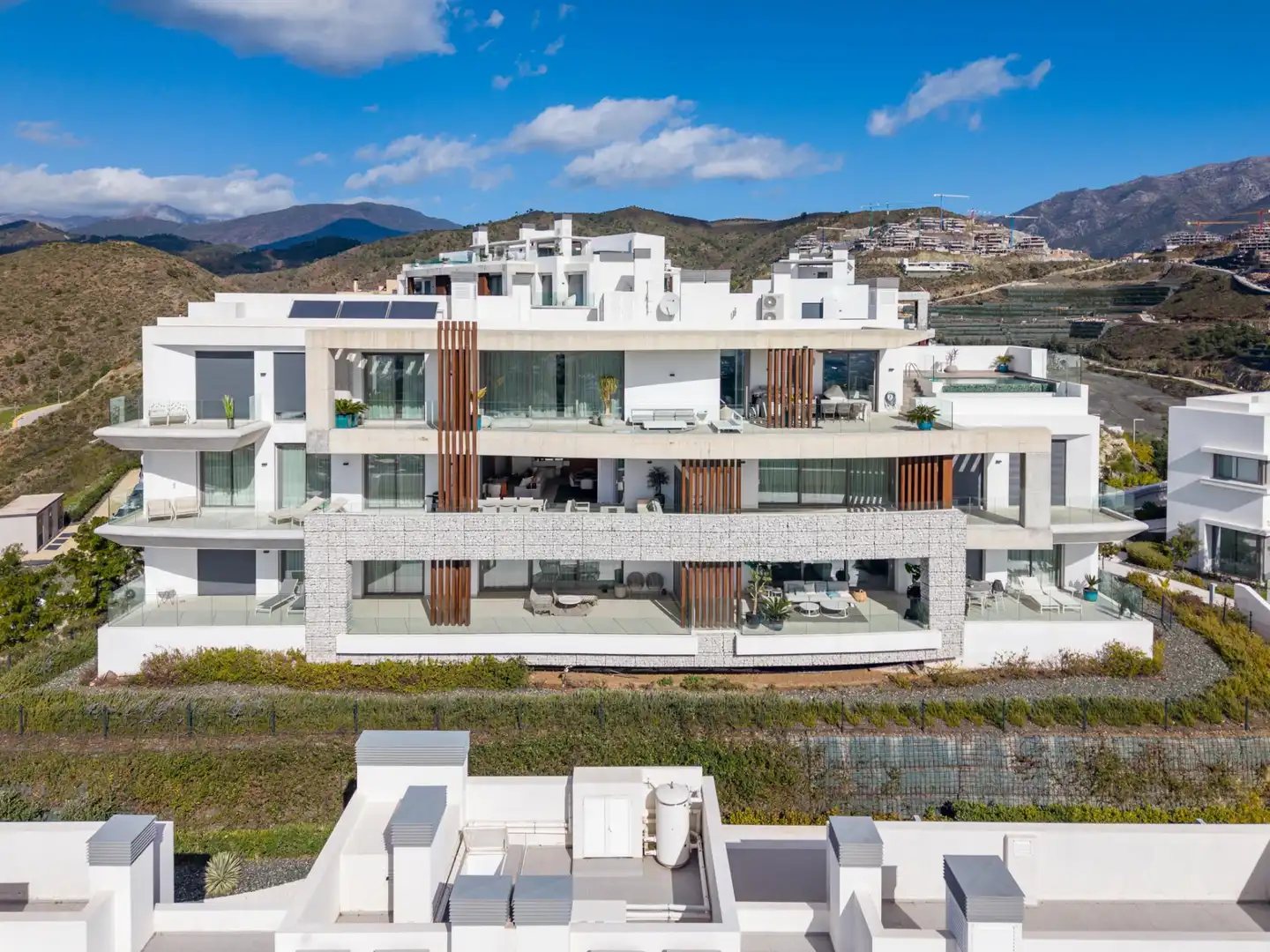 Exterior view of Apartments for sale in Benahavís  with Air Conditioner, Terrace and Storage room