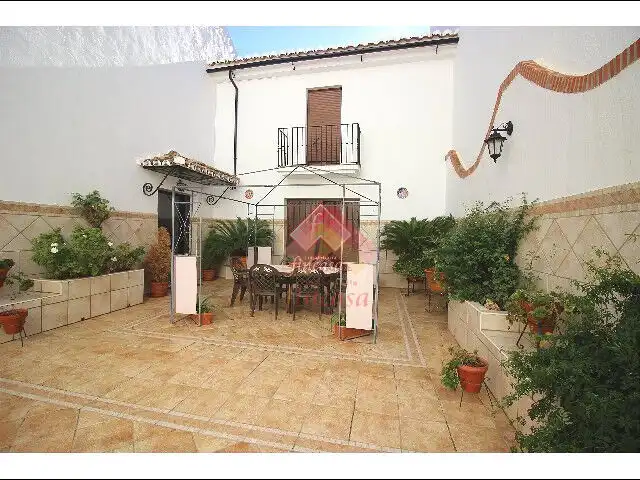 House with garden for sale in San Rafael