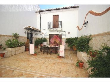 Casa amb jardí en venda a San Rafael