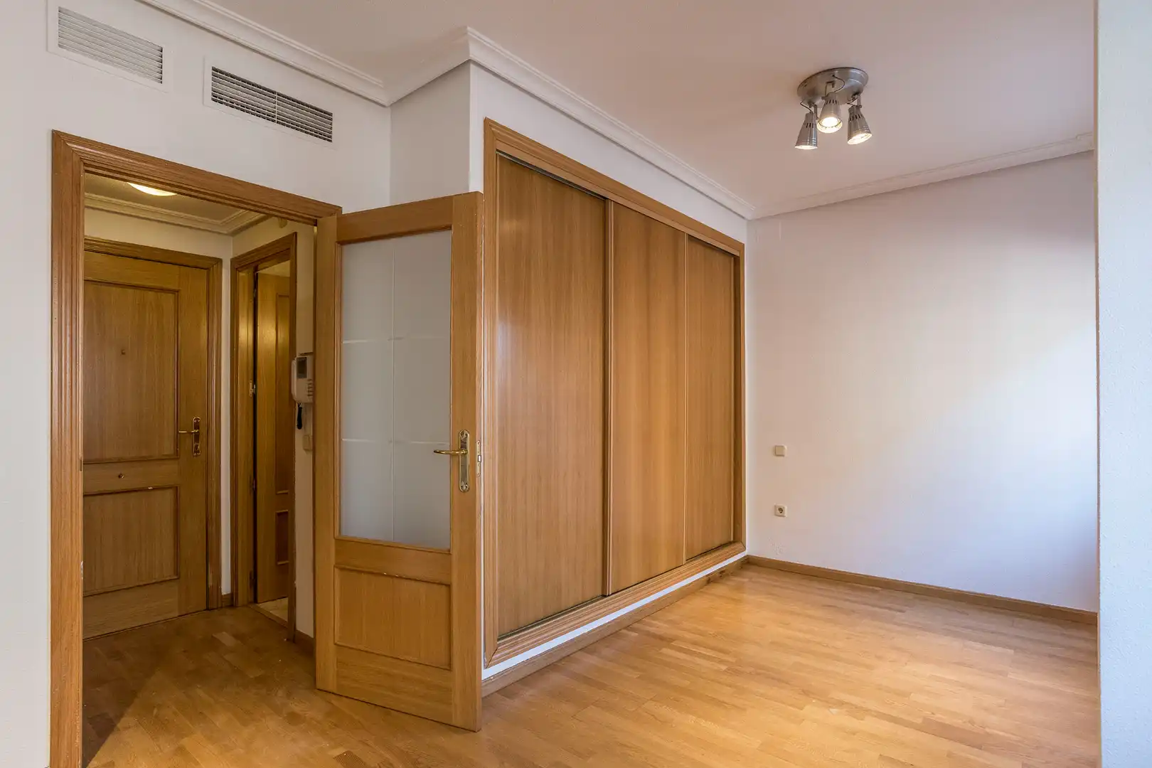 Habitación de Apartamento en venta en Carabanchel