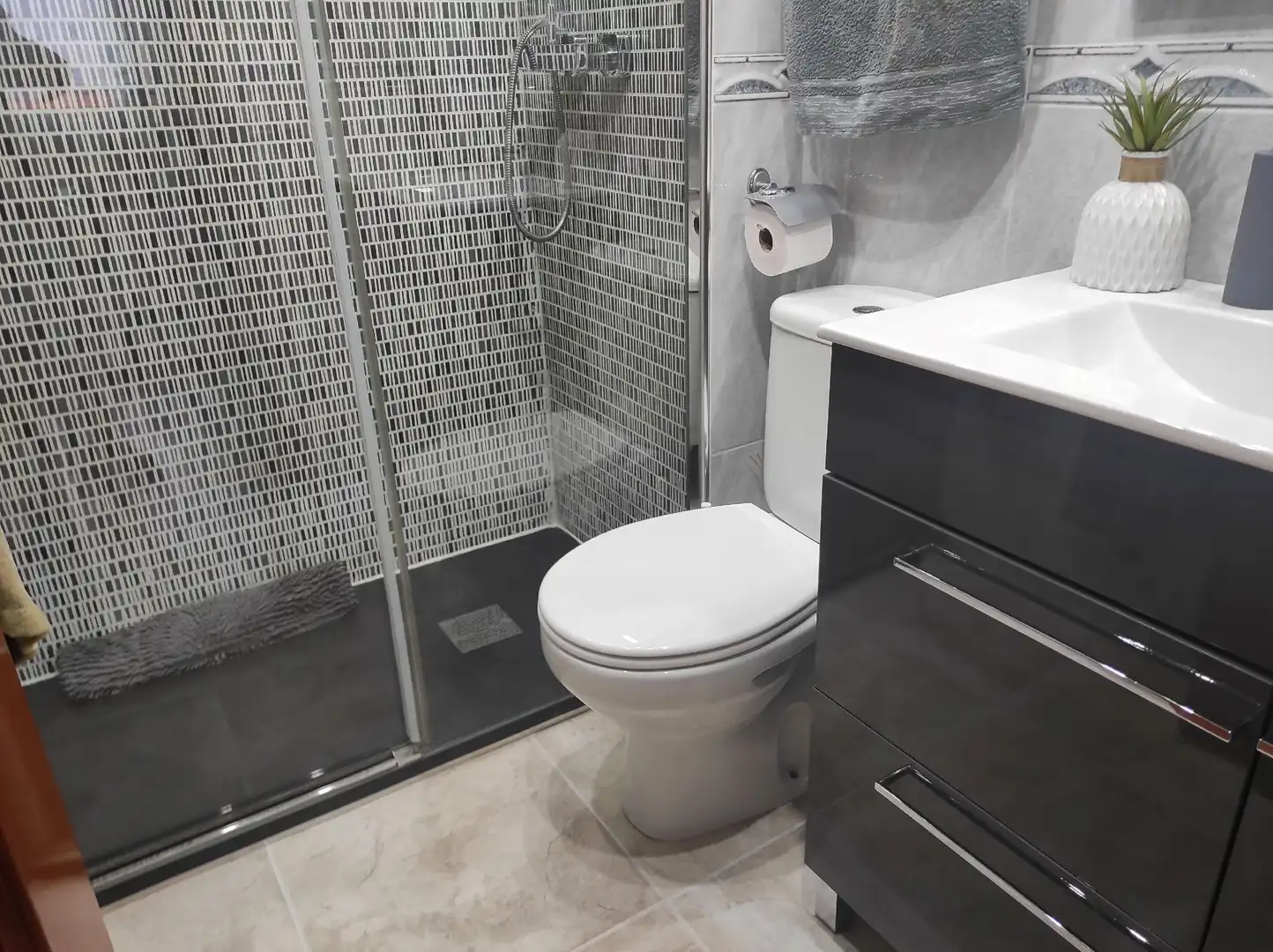 Bathroom of Flat for sale in Sant Just Desvern  with Air Conditioner, Heating and Balcony