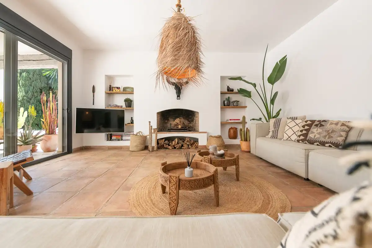 Sala d'estar de Casa adosada en venda en Marbella amb Aire condicionat, Terrassa i Alarma