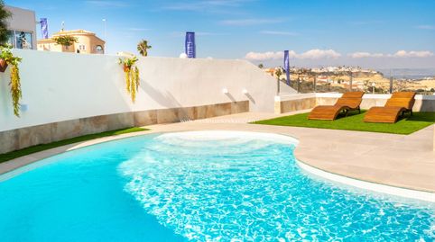 HERMOSA VILLA CON 5 DORMITORIOS Y FANTÁSTICAS VISTAS AL CAMPO DE GOLF LA MARQUESA! Sueña con una villa espaciosa y lista para entr, imatge 2
