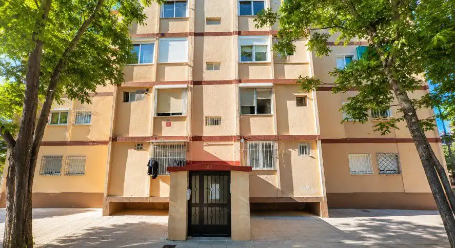 Vista exterior de Piso en venta en Madrid