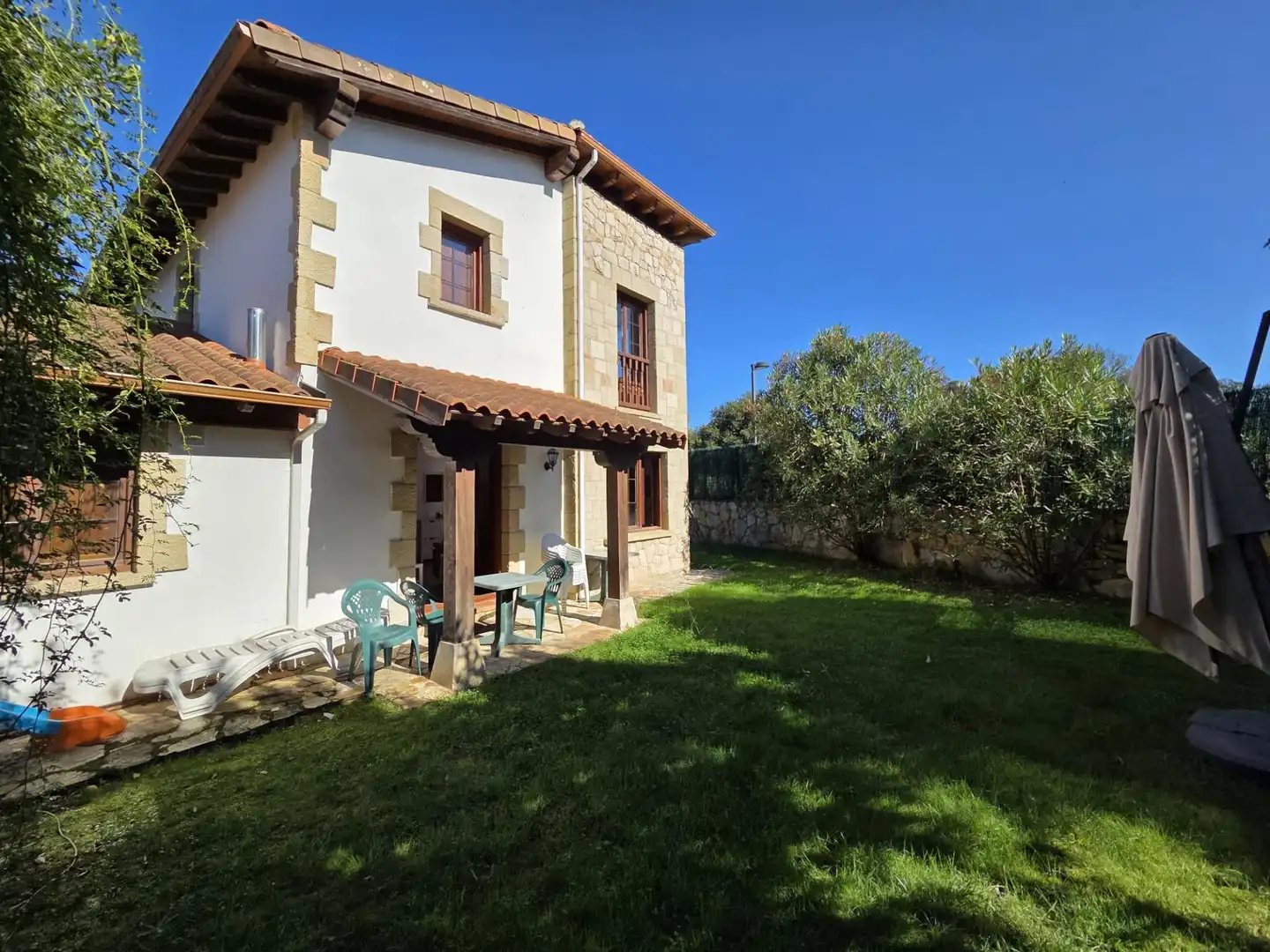 Vista exterior de Casa adosada en venda en Ribamontán al Monte amb Calefacció, Jardí privat i Terrassa