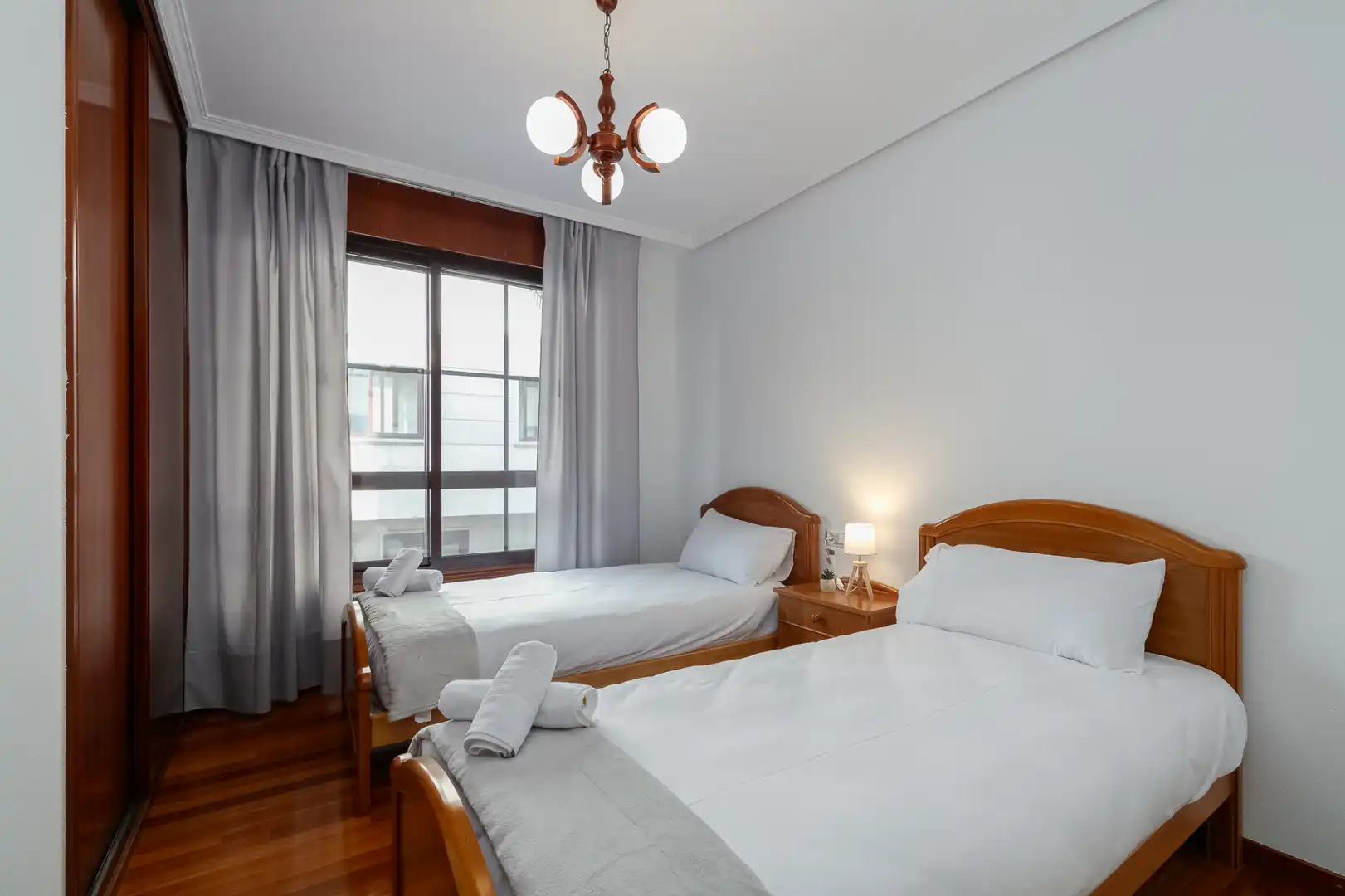 Habitación de Apartamento de alquiler en Cangas  con Calefacción, Parquet y Amueblado