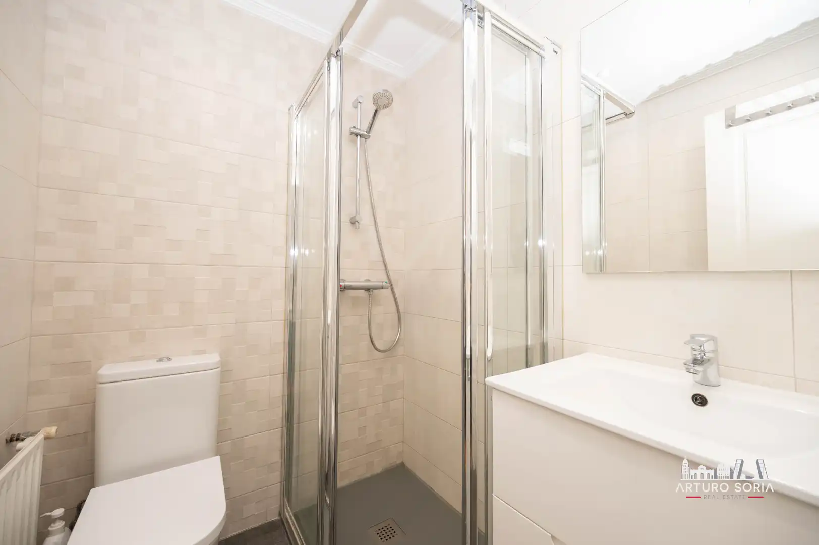 Baño de Piso de alquiler en Madrid con Aire acondicionado, Trastero y Lavadora