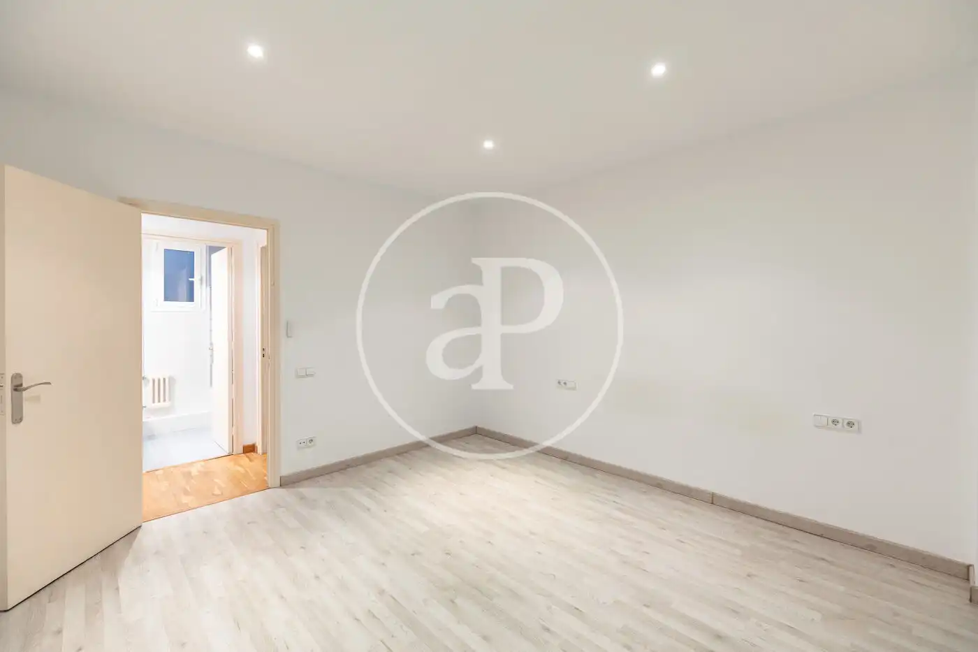 Piso en venta en Barcelona con Aire acondicionado, Calefacción y Terraza