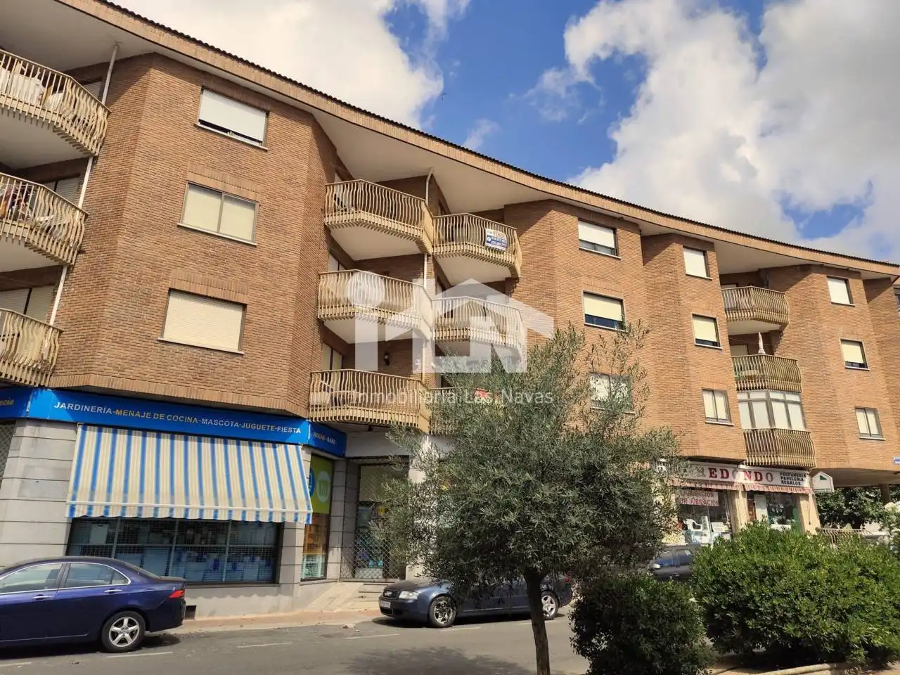 Vista exterior de Piso en venta en Las Navas del Marqués  con Calefacción, Parquet y Terraza