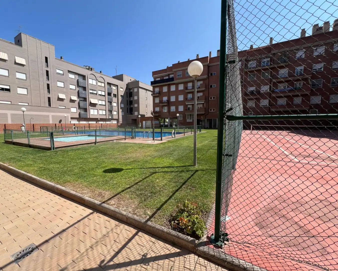Piscina de Piso en venta en  Logroño con Aire acondicionado, Calefacción y Jardín privado
