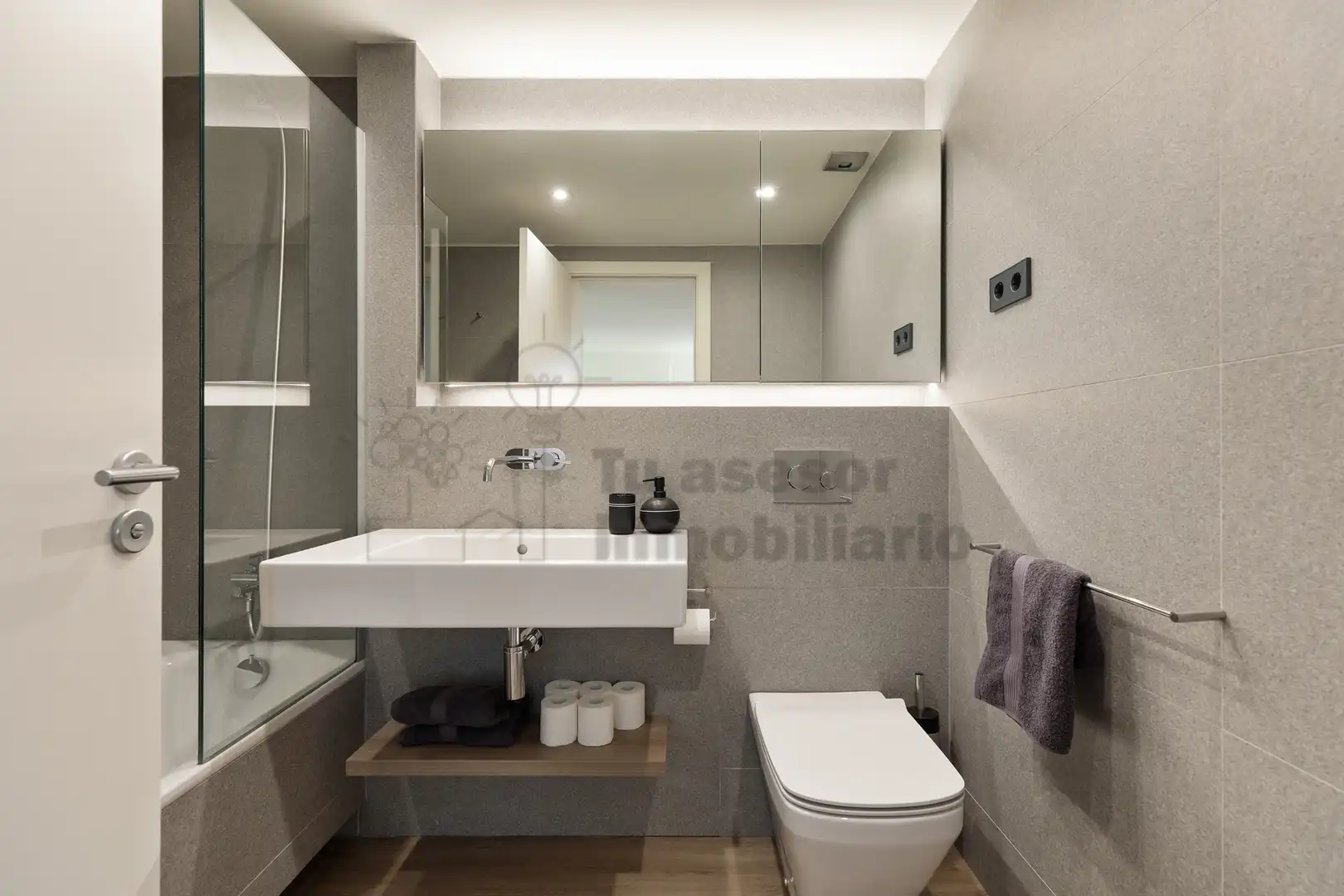 Baño de Piso en venta en Barcelona con Aire acondicionado, Calefacción y Jardín privado