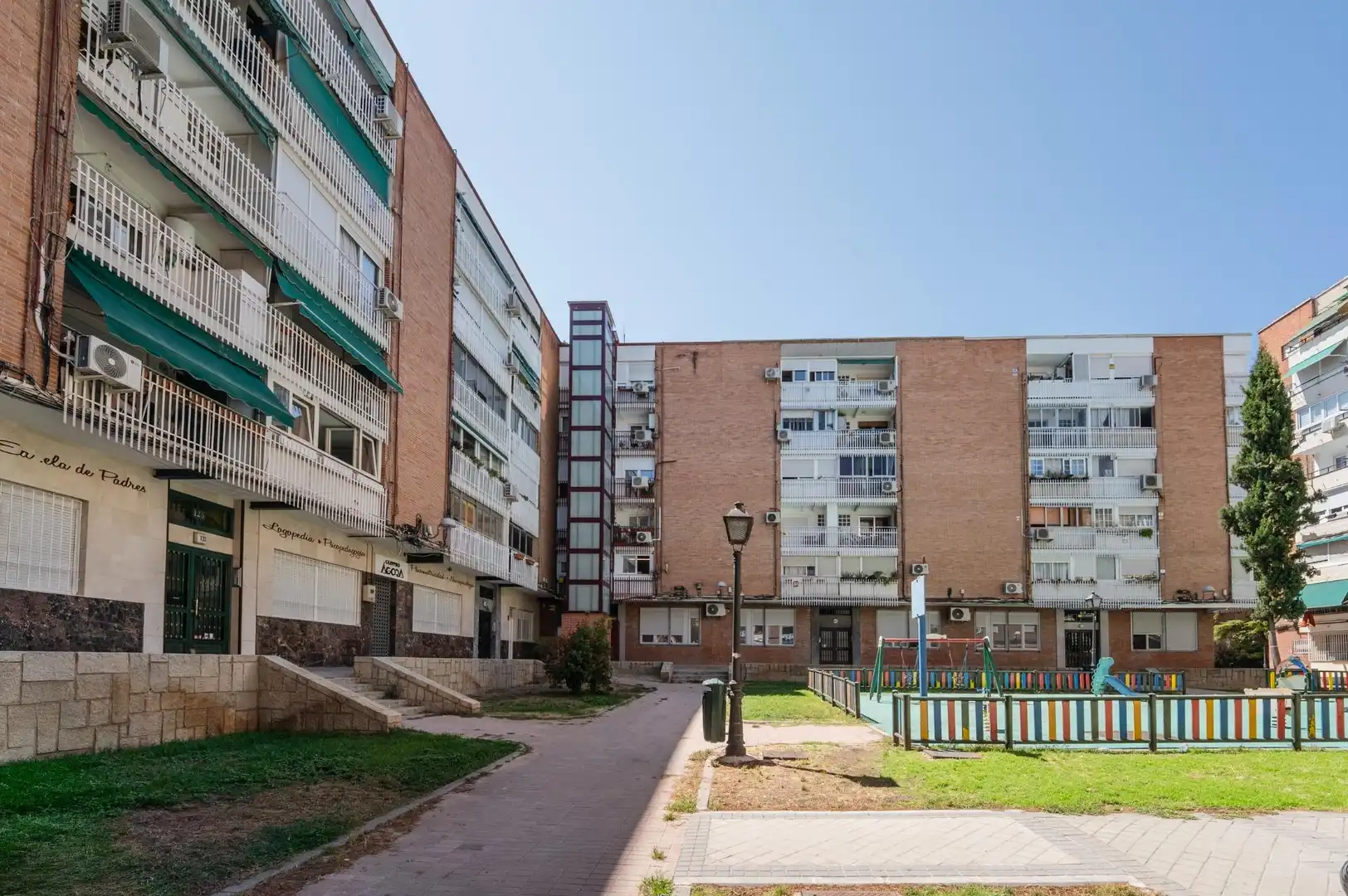 Vista exterior de Pis en venda en Madrid amb Aire condicionat, Calefacció i Jardí privat