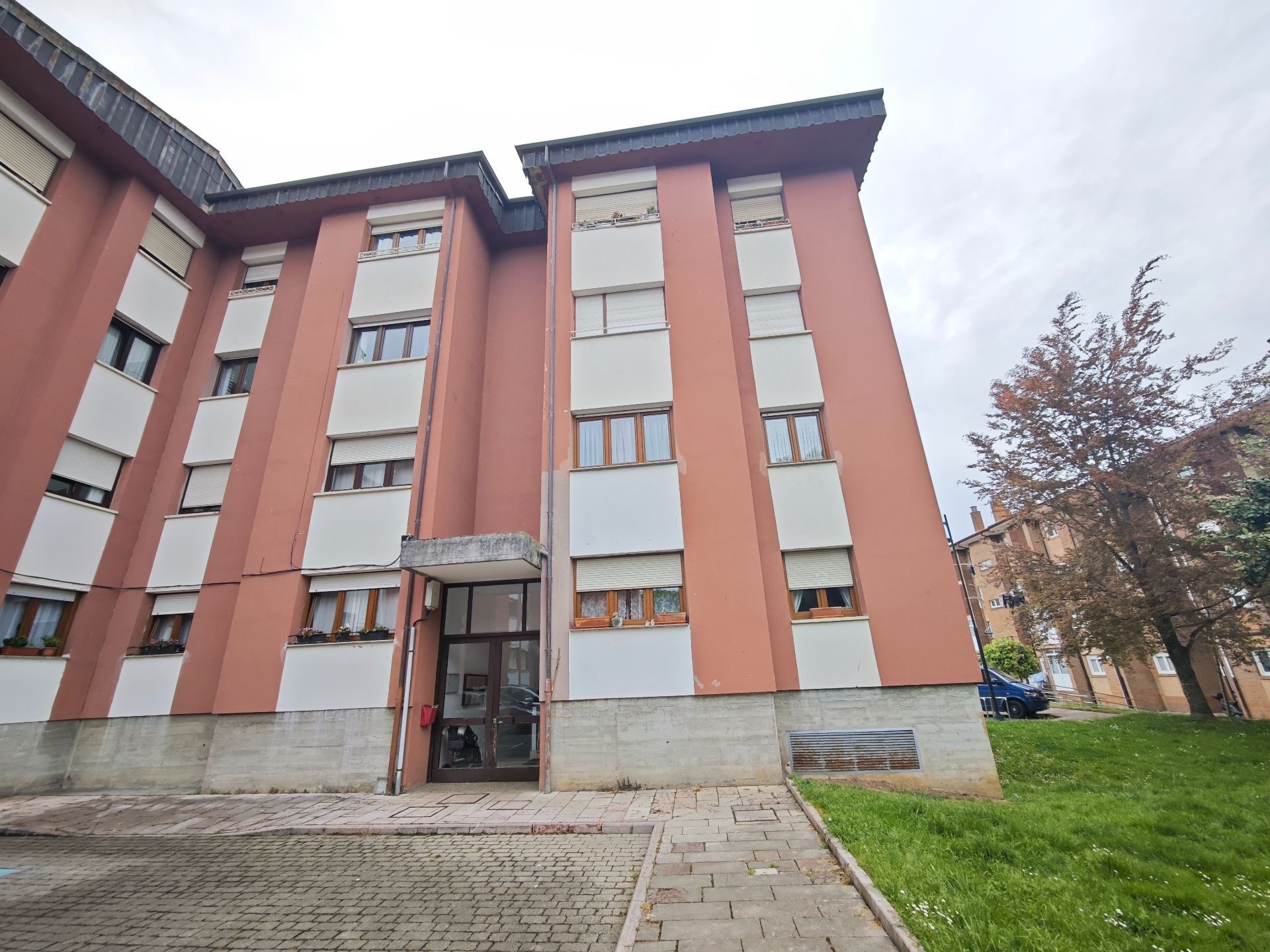 Vista exterior de Pis en venda en Llanes amb Moblat