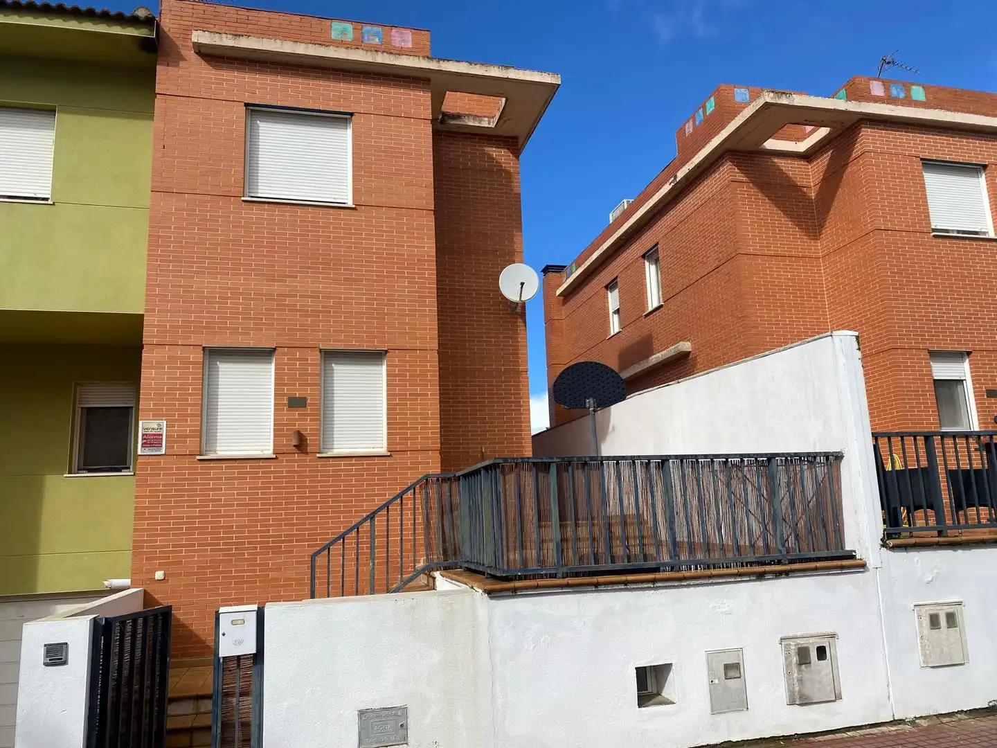 Vista exterior de Casa adosada en venta en Poblete con Aire acondicionado, Calefacción y Jardín privado