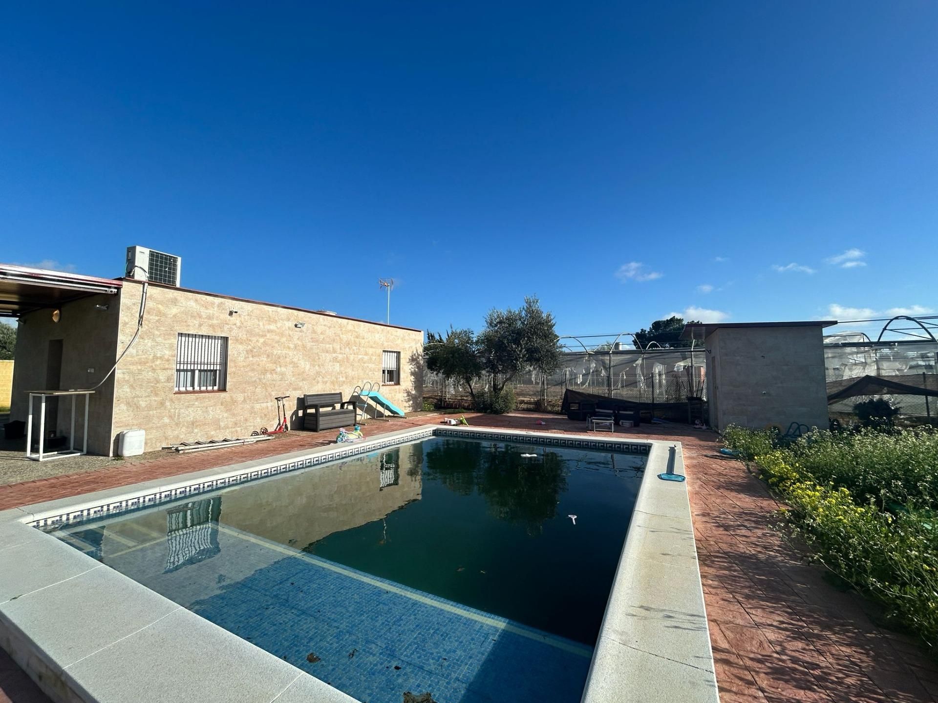 Piscina de Finca rústica en venda en Utrera