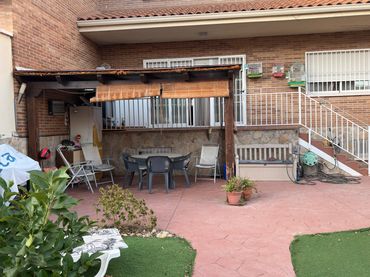 Villa avec balcon à vendre à Calle Luis de Góngora