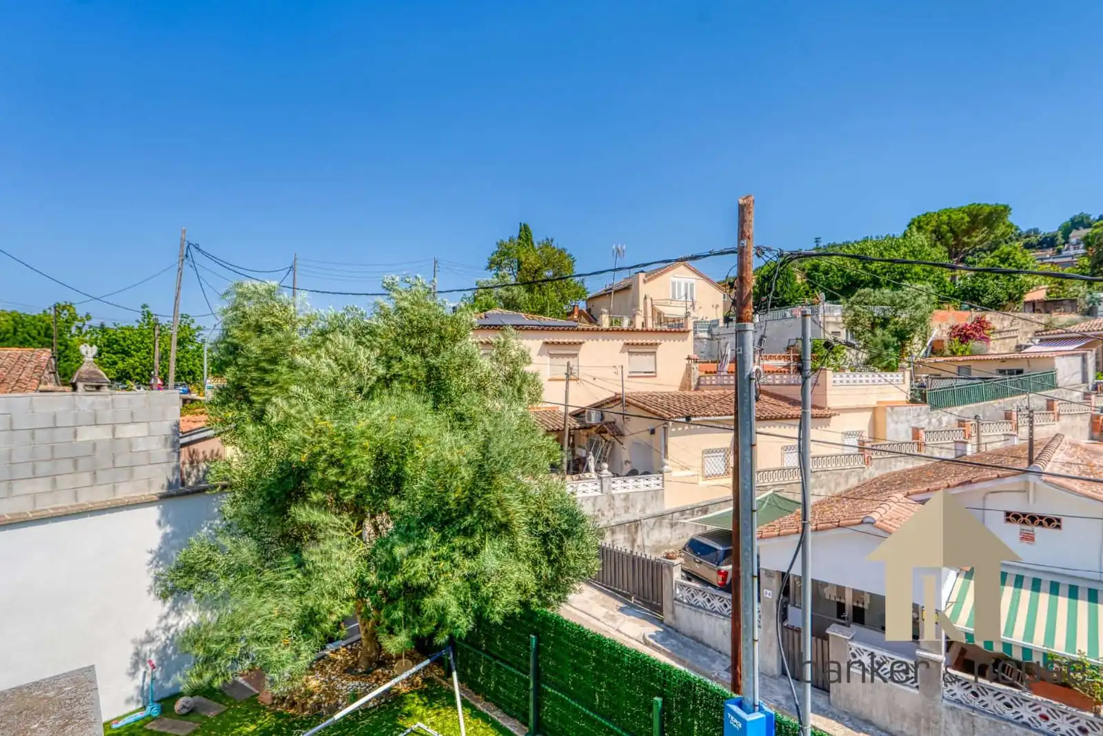 Vista exterior de Casa adosada en venta en Cerdanyola del Vallès con Aire acondicionado, Jardín privado y Terraza
